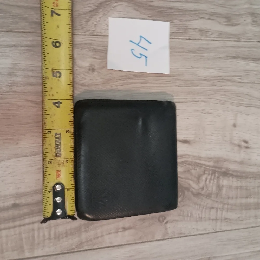 Louis Vuitton Black Taiga Leather Mens Multiple Wallet